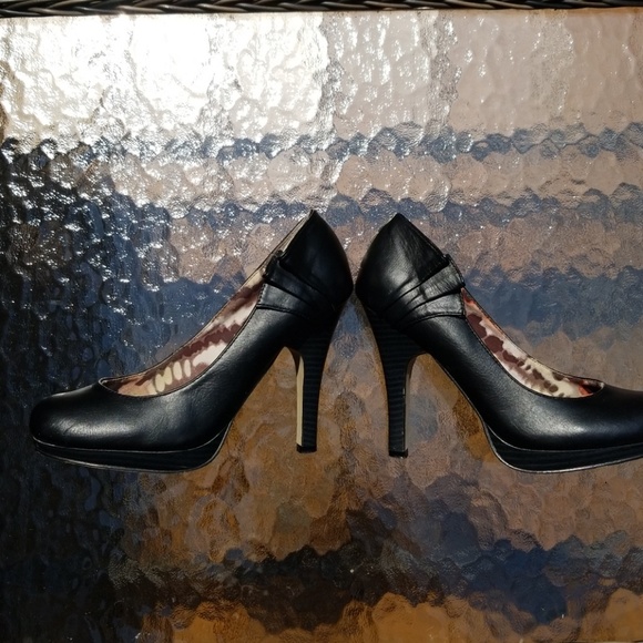Madden Girl Platform Heels with Pleated Detail - Picture 4 of 8